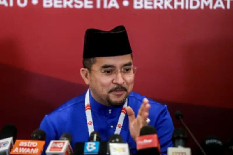 Hishammuddin, Khairy Kembali ke Umno Bersama Ribuan Bekas Ahli