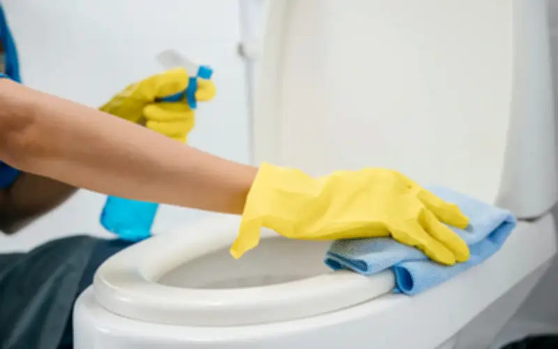 Ibu Bapa Cadang Pendekatan Sesuai Untuk Tugas Mencuci Tandas Murid