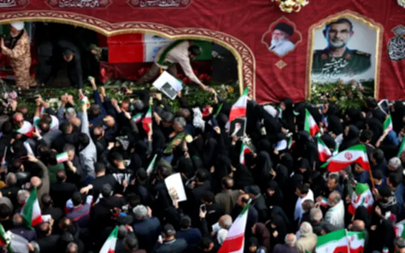 Iranian Berikrar 'Berdiri Teguh Hingga Akhir' di Pengebumian Panglima Tentera Laut Pengawal Revolusi