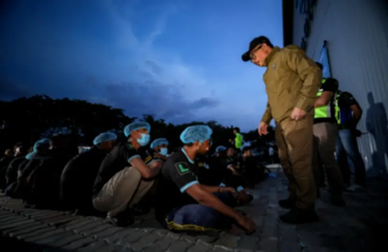 Jabatan Imigresen Tahan 79 Pekerja Bangladesh di Kilang Sarung Tangan Perak