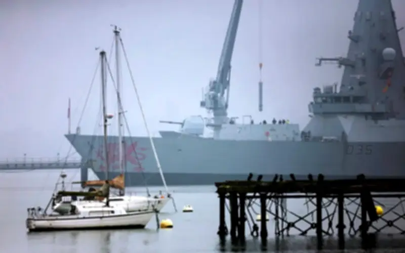 Kapal Perang UK ke Timur Tengah Terpaksa Berhenti untuk Penyelenggaraan