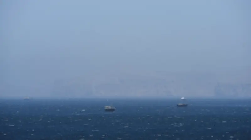 Kapal Pertama Bergerak di Selat Hormuz Selepas Gencatan Senjata AS-Iran