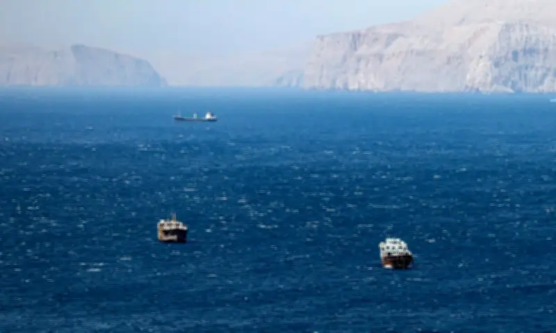 Kapal Tangki Dikenakan Sekatan AS Lalui Selat Hormuz Meskipun Sekatan Amerika