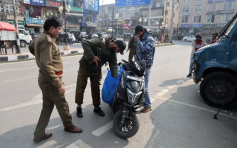 Kebimbangan Berterusan di Kashmir Terbahagi Setahun Selepas Serangan Tembakan