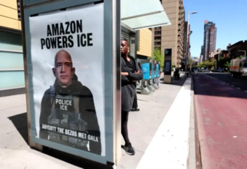Kempen Poster Anti-Bezos Muncul di New York Menjelang Met Gala