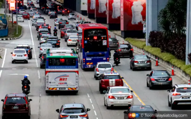 Kerajaan Digesa Beri Insentif Kakitangan Awam Guna Pengangkutan Awam