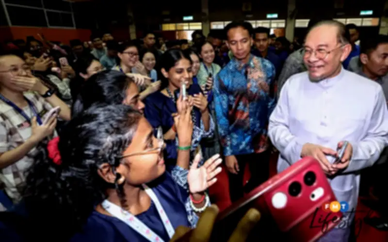 Kerajaan pertimbang elaun bulanan untuk pelajar Tingkatan 6