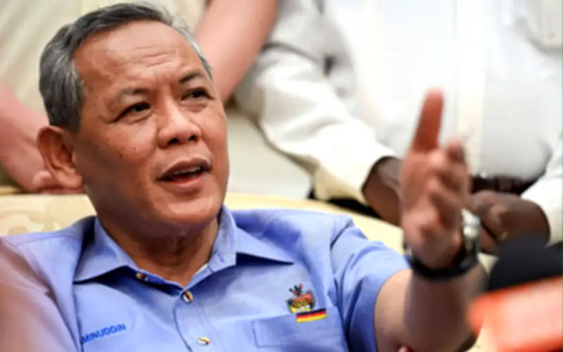 Krisis Negeri Sembilan: Isyarat Politik Untuk Putrajaya?