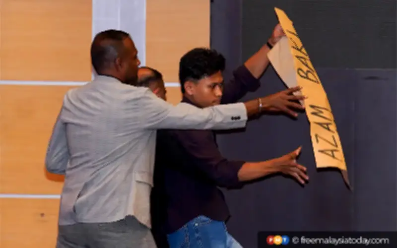 Kumpulan Kutuk Penahanan Aktivis Selepas Bantahan Senyap Semasa Ucapan Azam Baki