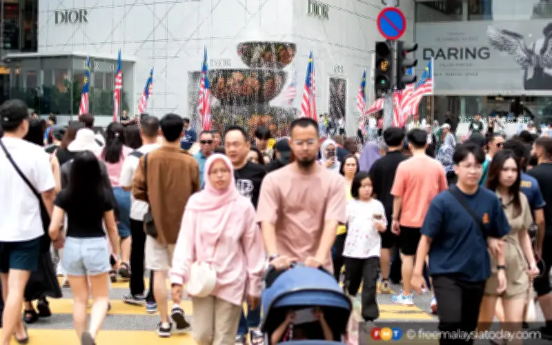 Legasi DEB: Kemunculan Elit dan Ketidaksamaan yang Masih Berterusan