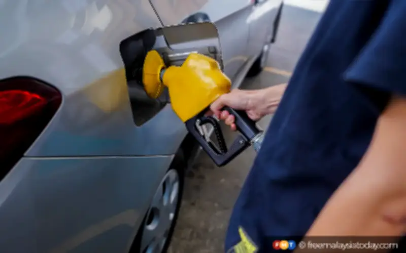 Lelaki Ditahan Guna 4 MyKad Beli Lebih 100 Liter RON95 di Tumpat