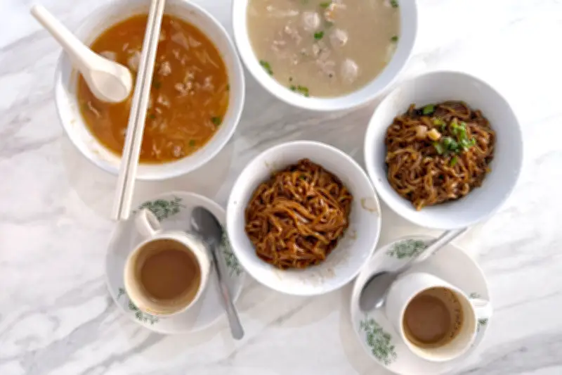 Leng Leng Pork Noodles di Semenyih Hidangkan Sentuhan Tomato yang Menyegarkan