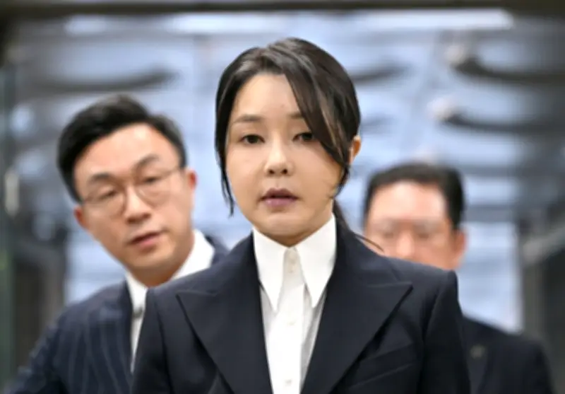 Mahkamah Korea Selatan tingkat hukuman bekas wanita pertama kepada 4 tahun penjara