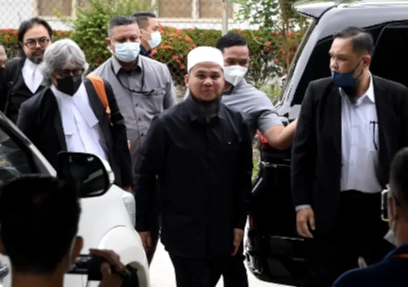Mahkamah Tenom perintah Ebit Lew bela diri 11 tuduhan gangguan seksual