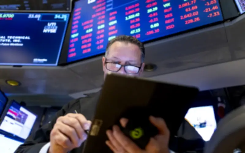 Niaga hadapan Wall Street bercampur apabila lonjakan minyak mengatasi kekuatan pendapatan teknologi