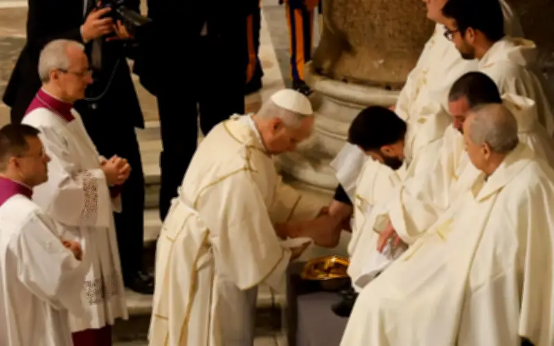 Paus Leo XIV Laksanakan Ritual Pembasuhan Kaki Pertama Sempena Minggu Suci