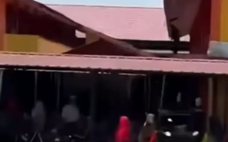 Pelajar Tingkatan 2 Diselamatkan Daripada Jatuh Akibat Histeria di Sekolah Bachok