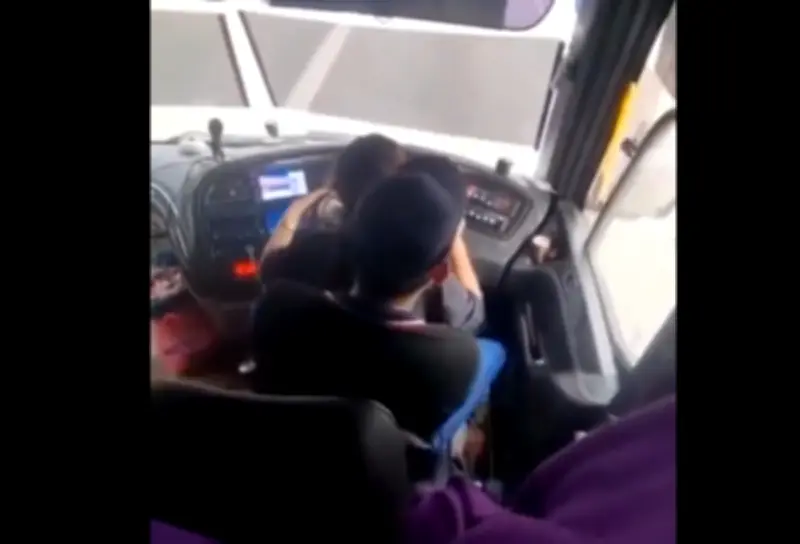Pemandu Bas dan Teman Wanita Dijatuhi Hukuman Penjara dalam Kes Memandu Berbahaya Viral