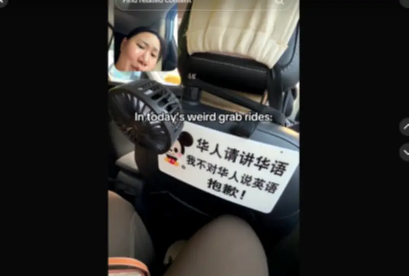 Pemandu Grab Singapura Digantung Kerana Papan Tanda 'Hanya Bercakap Bahasa Cina'