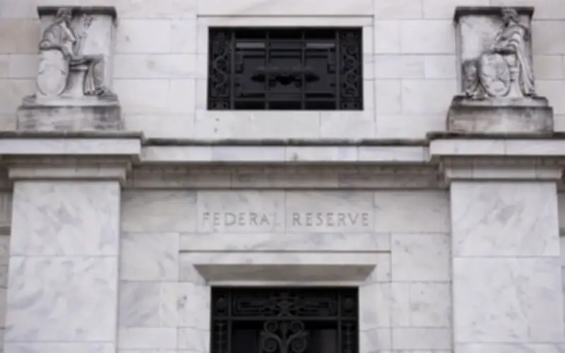 Pembuat Dasar Fed AS Tandakan Kemungkinan Kenaikan Kadar Faedah untuk Tangani Inflasi