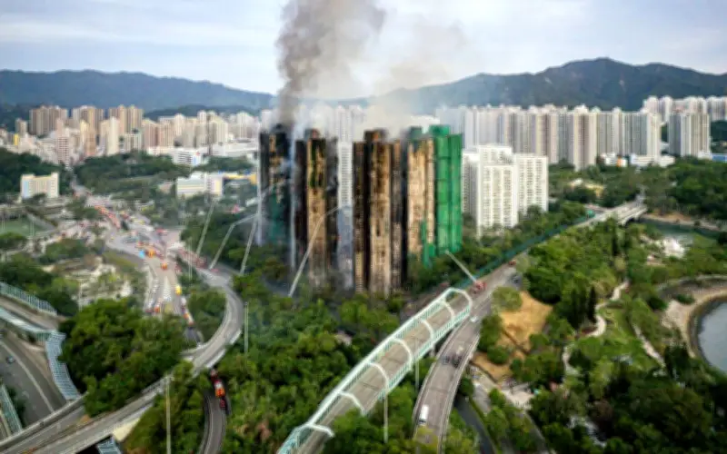 Penduduk Hong Kong Kembali Ke Rumah Yang Musnah Selepas Kebakaran Dahsyat