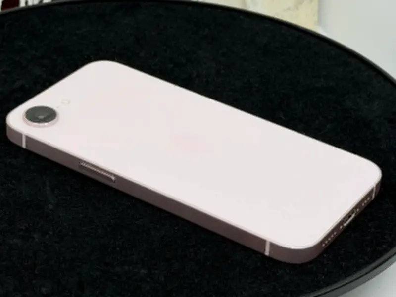 Pengalaman Saya dengan iPhone 17e: Adakah Ini iPhone 'Cukup-Cukup' untuk Anda?