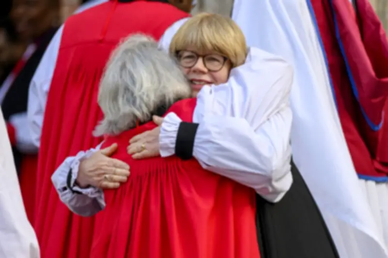 Perbezaan peranan wanita dalam Gereja Anglikan dan Katolik