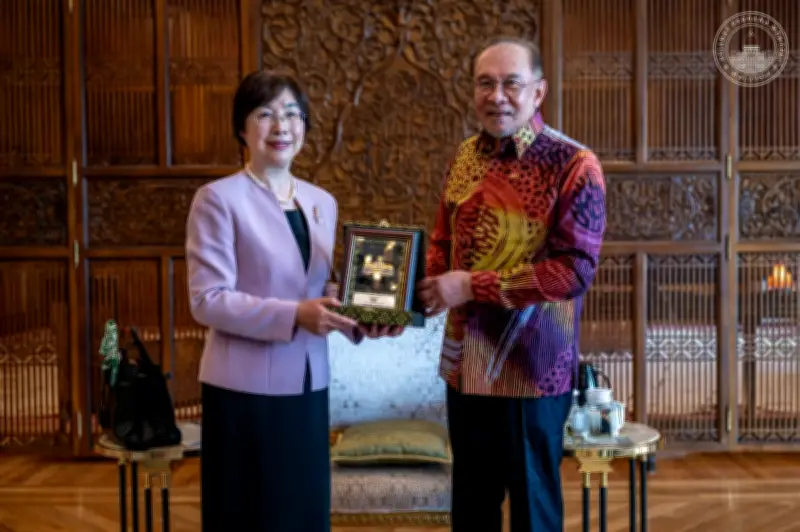 Perdana Menteri Anwar Temui Presiden AIIB Bincang Pelan Tenaga Hijau dan Infrastruktur Digital Malaysia