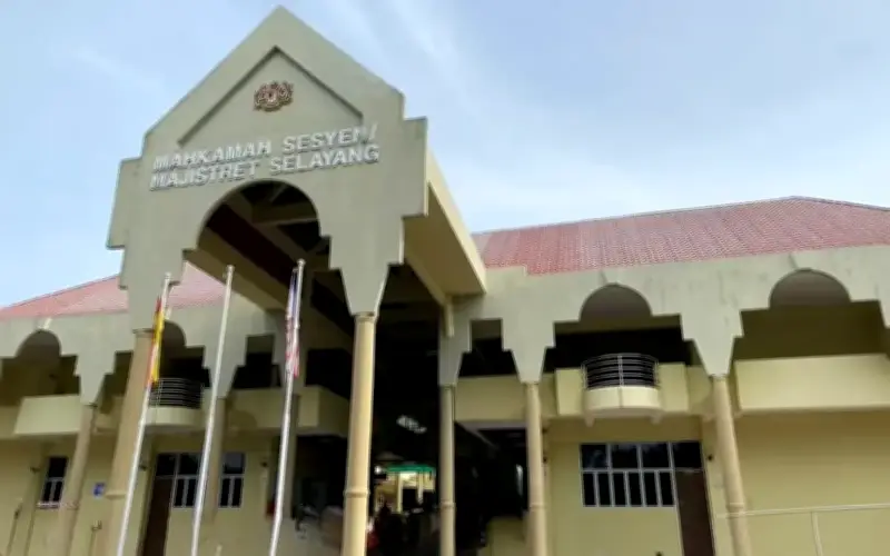 Pesara Dipenjara 7 Hari Kerana Ambil Gambar Paha Peguam Wanita