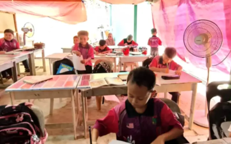 PM Anwar Arah Intervensi Segera Atas Isu Murid Beluran Belajar Dalam Kelas Sementara