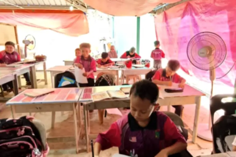 PM Anwar Arah Tindakan Segera Atas Murid Belajar Dalam Khemah, Koridor Masjid Di Sabah