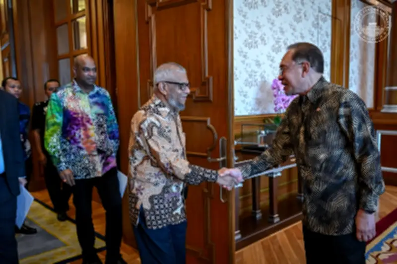 PM Anwar Gesa Bangladesh Kurangkan Kos Pengambilan Pekerja Bangladesh di Malaysia