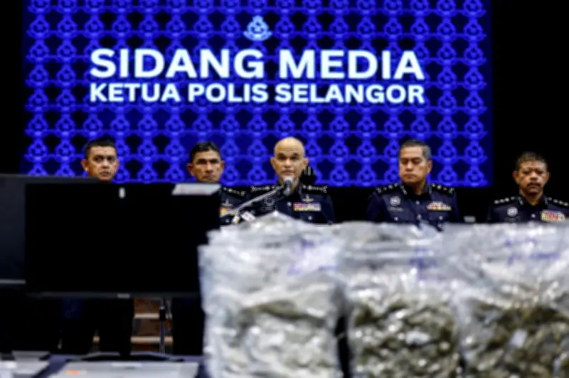 Polis Malaysia bekerjasama dengan Interpol cari pengasas eHati, suami masih buruan