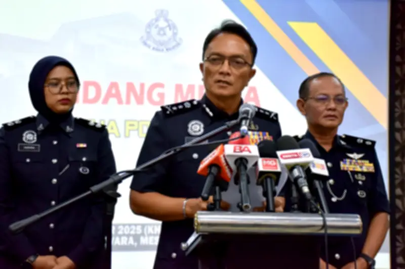 Polis Melaka bongkar pusat panggilan scam seks, cinta dan pelaburan, 45 ditahan