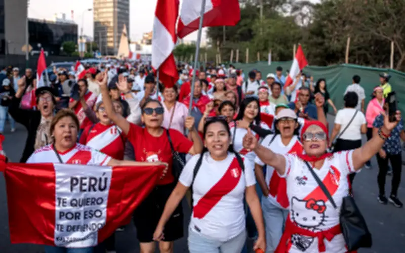 Protes di Peru Tuntut Pengiraan Undi Presiden yang Ditangguh