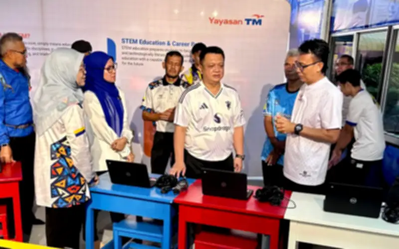 Raja Muda Perlis rasmi Hub Digital Showcase di SK Oran, perkasakan pendidikan digital