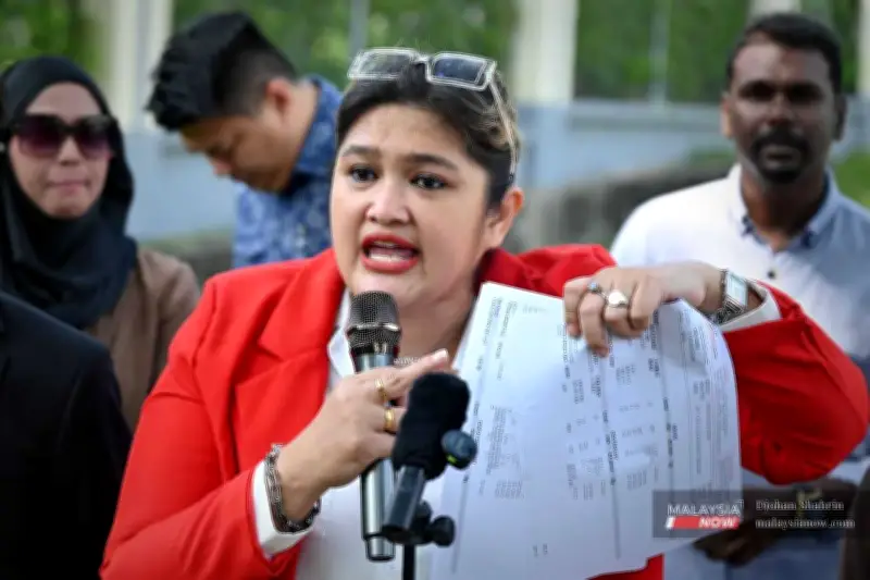 Ratu Naga bidas Fahmi dan bos SKMM: 'Nak buka kedai handphone ke?'