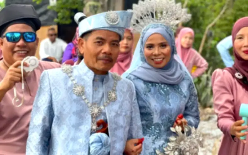 Resepsi Perkahwinan di Puncak Bukit: Sebuah Perjalanan Berkasut Songket yang Tak Terlupa