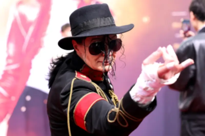 Ribuan Pemuja Berkumpul di Berlin untuk Tayangan Perdana Biopik 'Michael' Tentang Michael Jackson