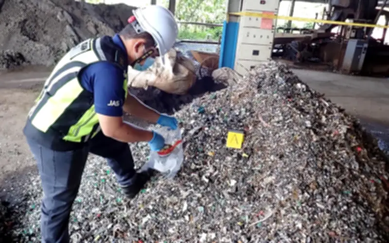 RM187 Juta E-Sisa Dirampas dalam Serbuan Tiga Negeri, 56 Pekerja Asing Ditahan