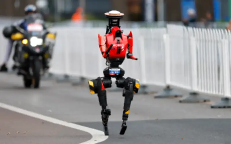Robot Humanoid Pangkas Manusia dalam Separuh Maraton Beijing, Tunjuk Kemajuan Pantas