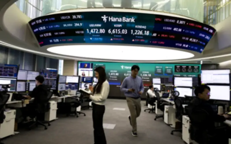 Saham teknologi naik di Asia, bon terjejas bank pusat hawkish