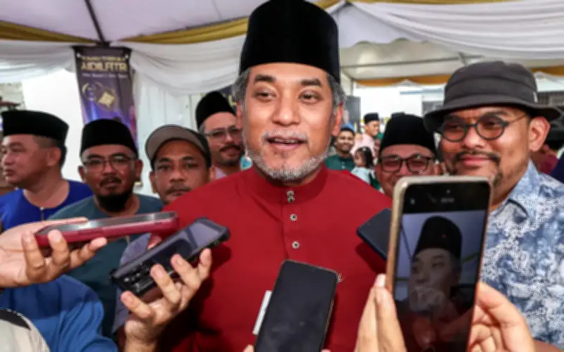 Siapa Akan Berubah: Khairy Jamaluddin atau Umno dalam Drama Politik?