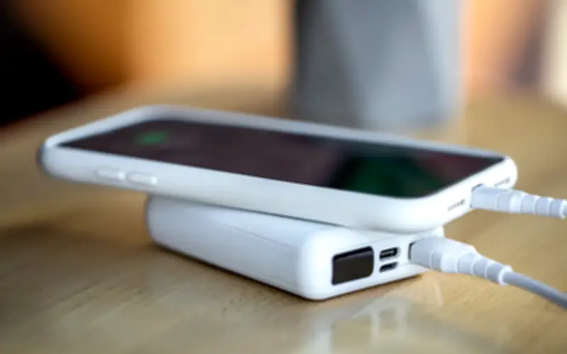 Singapura Hadkan Penumpang Bawa Dua Power Bank Sahaja Semasa Penerbangan