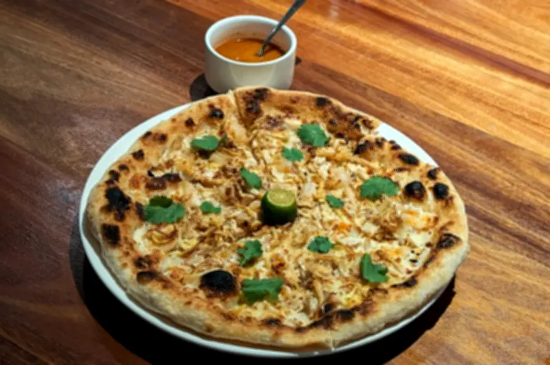 Songbird Slice: Pizza Unik dengan Sentuhan Sarawak di Petaling Jaya