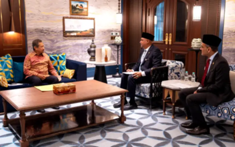 Sultan Terengganu Terima Menghadap Ramanan Bincang Pusat Rehabilitasi Perkeso