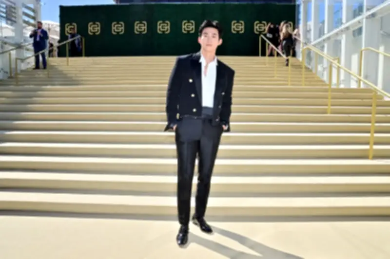 Taecyeon 2PM selamat bernikah dengan kekasih hati selepas 10 tahun bercinta