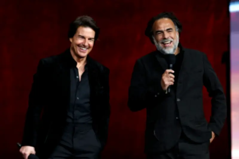Tom Cruise Tampil Dengan Rupa Baru Eksentrik Dalam Filem 'Digger' Di CinemaCon