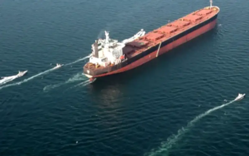 Trafik Selat Hormuz Masih Sepi Meskipun Gencatan Senjata Berkuat Kuasa