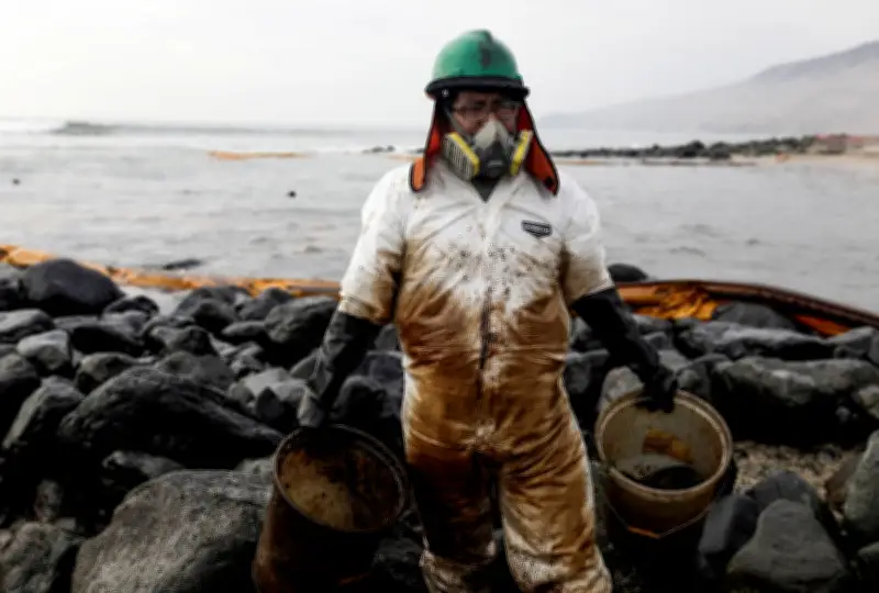 Tumpahan Minyak: Pengesanan Awal dengan Bakteria Bioluminesen Boleh Cegah Bencana Alam